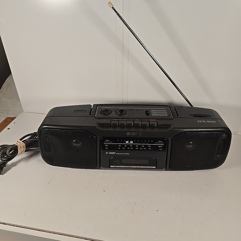 Sony CFS-200 AM/FM Stereo‎ 2 Way Speaker Radio & Cassette Cassette Doesn't Work